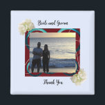 Magnet Mariage photo de mariée et de chambre<br><div class="desc">Bordure moderne bordeaux agrémentée de jolies fleurs du jardin. Un design de mariage moderne et élégant. Customisez avec les noms de mariée et mariée et la photo pour personnaliser.</div>