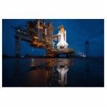 Magnet Photo Sculpture Blue Sky for Space Shuttle Atlantis Launch<br><div class="desc">Un crépuscule lavé par la pluie baignait la scène dans une lumière cool et éthérée. Les dernières traces de la tempête persistaient dans le ciel, vaste et profond, bleu apaisant. Les flaques sur le tableau de bord reflétaient la douce lueur de la navette spatiale, son ventre éclairé par une danse...</div>