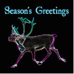 Magnet Photo Sculpture Bonnes Fêtes - Caribou électrique<br><div class="desc">Un dessin lumineux et néon d'un caribou,  aussi connu sous le nom de renne. "Bonnes Fêtes" apparaît en bleu et blanc éclatant. Inspiré par les aurores boréales.</div>