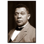 Magnet Photo Sculpture Booker Washington : African American Educator<br><div class="desc">Le blogueur Taliaferro Washington, né en esclavage en 1856, rose pour devenir un leader et éducateur afro-américain de premier plan. Après la guerre de Sécession, il a poursuivi ses études en suivant des cours à Hampton, Agricultural and Wayland Seminary. - En 1881, Washington a fondé la Tuskegee en Alabama, une...</div>