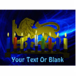 Magnet Photo Sculpture Lion Menorah en laiton de Chanukkah<br><div class="desc">Il s'agit d'une reproduction numérique en 3D d'un Chanukkah menorah en laiton,  avec un lion,  fabriqué en Israël vers 1950,  illuminé par des bougies sur un arrière - plan fractal. Ajoutez votre propre texte La menorah originale dans de la collection de l'artiste.</div>