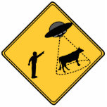 Magnet Photo Sculpture Panneau routier - Vache et ovnis<br><div class="desc">"Hé,  regarde ça !" Sympathique panneau d'OVNI imaginaire fait dans le style d'un panneau routier.</div>