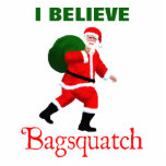 Magnet Photo Sculpture Père Noël - Bagsquatch<br><div class="desc">Crois-tu au Père Noël ? Une image du Père Noël sur les lignes du Sasquatch striant du film Patterson-Gimlin. La lecture de texte "Bagsquatch" apparaît également ainsi que la lecture de texte personnalisable "Je CROIS". Bagsquatch, alias Bigbag, est une figure nocturne insaisissable, généralement vue seulement une nuit à la fin...</div>