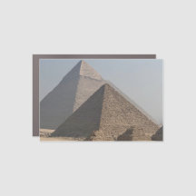 Grandes Pyramides de Gizeh sous un ciel bleu clair