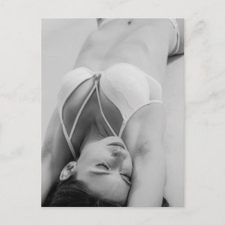 Magnifique B&W lingerie modèle photo carte postale