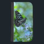 Magnifique étui de portefeuille papillon<br><div class="desc">Une belle photo d'un papillon sur une fleur est présentée sur ce porte-monnaie Samsung Galaxy S4. Ce petit porte-monnaie est conçu pour contenir votre téléphone et vos cartes de crédit. Accès complet à l'appareil photo,  boutons et ports sur votre Samsung Galaxy S4 téléphone. Utilisez-vous ou offrez-vous un cadeau !</div>
