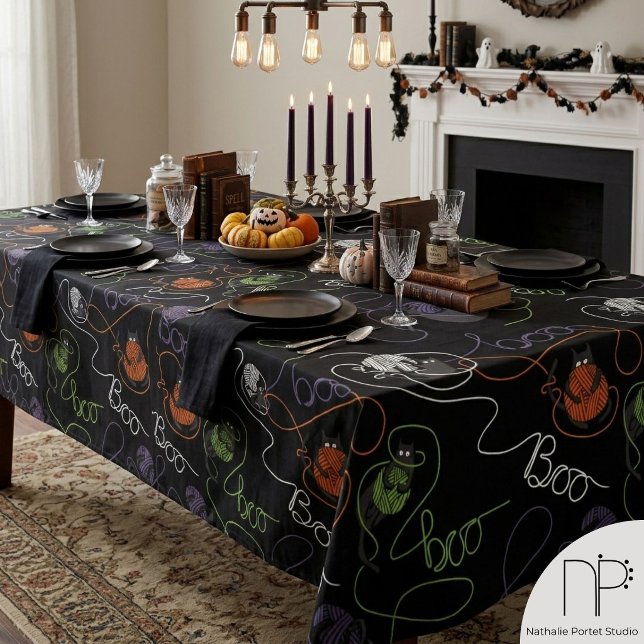 Magnifique nappe de Halloween aux chats emmêlés (Hand drawn black cat and yarn Halloween tablecloth with a whimsical festive autumn theme)