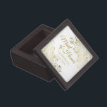Maid of Honor Mini Keepsaké boîte à bijoux cadeau<br><div class="desc">Cette belle mini-boîte de garde ou de bijoux est conçue comme un cadeau mariage ou une faveur pour la Maid of Honor. Conçu pour se coordonner avec notre Suite de Mariage Elégante Gold Foil, il est doté d'une bordure dorée fausse feuille fleurie avec le texte "Maid of Honor" ainsi que...</div>