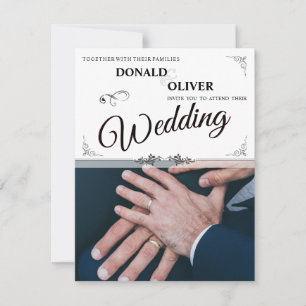 Mains d'un couple de Mariages gais avec anneaux