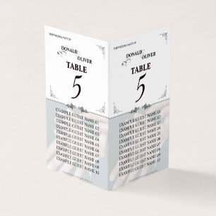 Mains d'un couple de Mariages gais avec anneaux