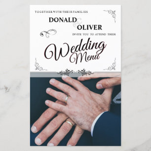 Mains d'un couple gay de mariage avec des anneaux