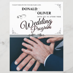 Mains d'un couple gay de mariage avec des anneaux