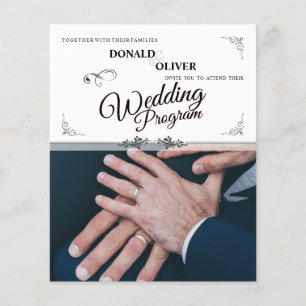 Mains d'un couple gay de mariage avec des anneaux
