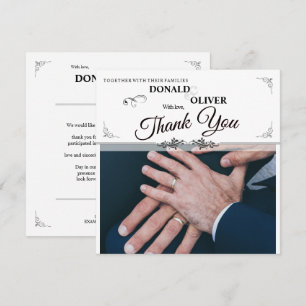 Mains d'un couple gay de mariage avec des anneaux
