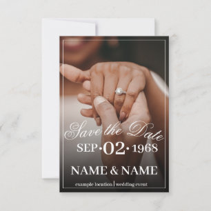 Mains d'un couple Mariage coloré avec anneau