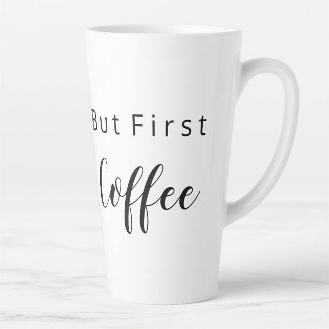 Mais la première tasse de café en latte pour amour (Droite)