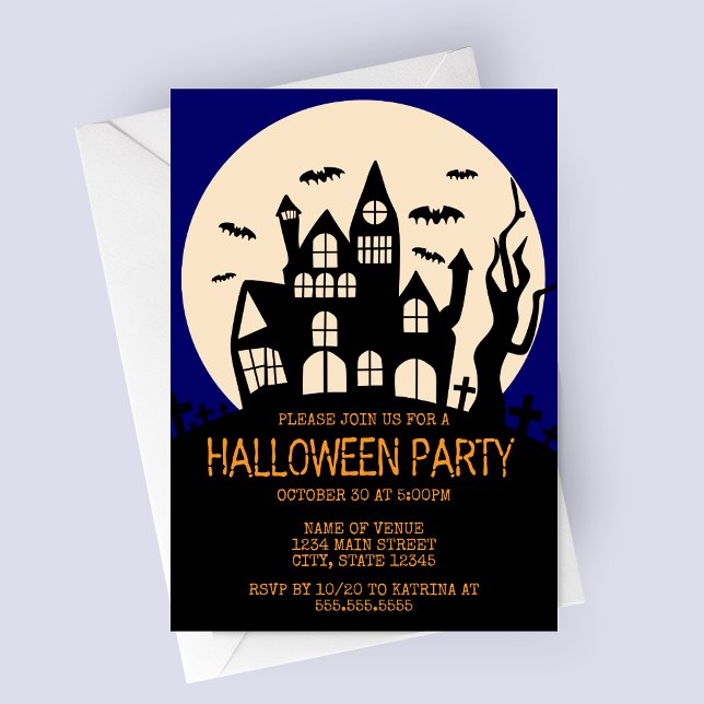 Maison hantée sur une colline Invitation de fête d (Spooky Haunted House on a Hill Halloween Party Invitation with Blue Sky)