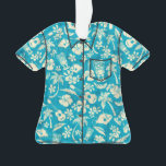 Makapuu Beach Hawaiian Batik Aloha Shirt<br><div class="desc">colorway turquoise. Un tirage de conversation de tikis, palmiers, poissons tropicaux, ukeleles, hibiscus et fleurs de plumeria rappelle les motifs utilisés dans les chemises vintages aloha dans les années 40 et 50. La texture batik ajoute une texture unique tout au long de la conception et se décline en plusieurs coloris....</div>