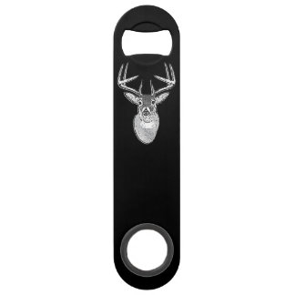 Mâle sur la tête noire de cerfs communs de queue