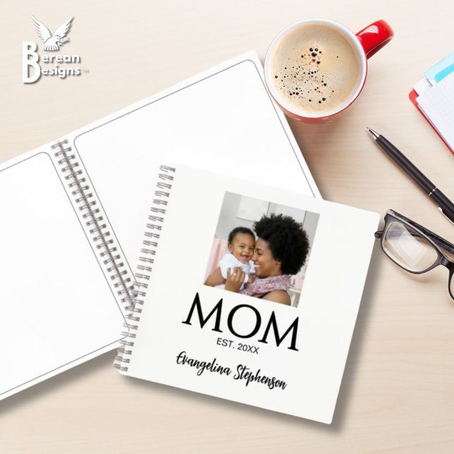 Maman a créé le journal Caps pour les mamans (MOM ESTABLISHED 3 Photo Notebook with customizable photo and year. Ideal gift for Mother's Day. )