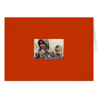 Maman africaine avec anneau de nez et bébé