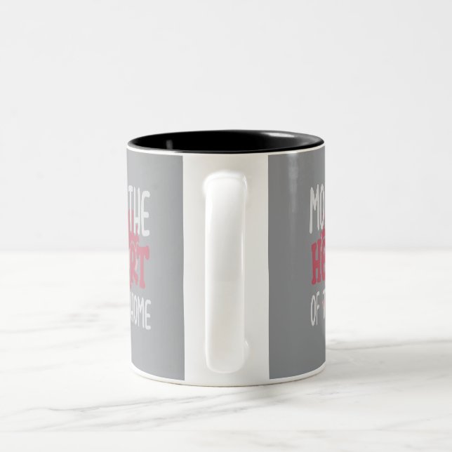 Maman Le Cœur De La Maison Mug Typographie Rouge (Poignée)