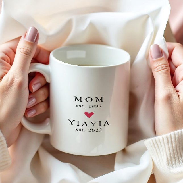 Maman moderne | Yiayia Année Est. Café Mug (Créateur téléchargé)