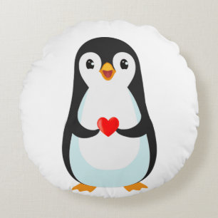 Manchot heureux tenant un cœur Coussin rond