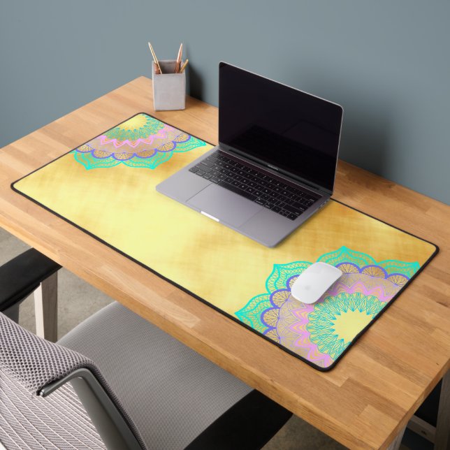Mandala coloré sur fond doré doux (Bureau 2)