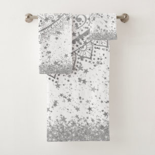 Mandala envoûtant avec des étoiles d'argent sur bl