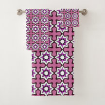 Mandala géométrique rose, noir et blanc