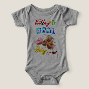 Manger des Vêtements Est une Joie Réelle