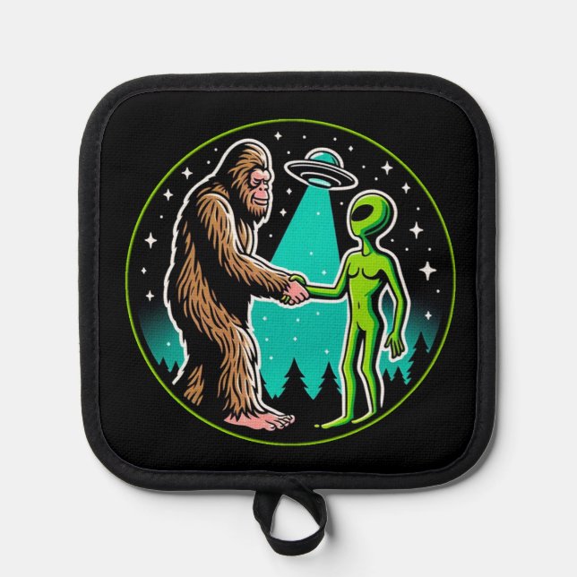 Manique Bigfoot Alien Alliance - Funny Scifi Cryptid (Recto)