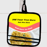 Manique Funny Ramen Noodles paquet message personnalisé<br><div class="desc">Ajoutez votre propre dicton drôle ou message personnalisé pour créer votre propre porte-pot à thème ramen. Cet accessoire de cuisine est conçu pour ressembler à un paquet de nouilles ramen avec des graphismes rouge et jaune vif au-dessus d'une photo de nouilles ramen dans un bol.</div>
