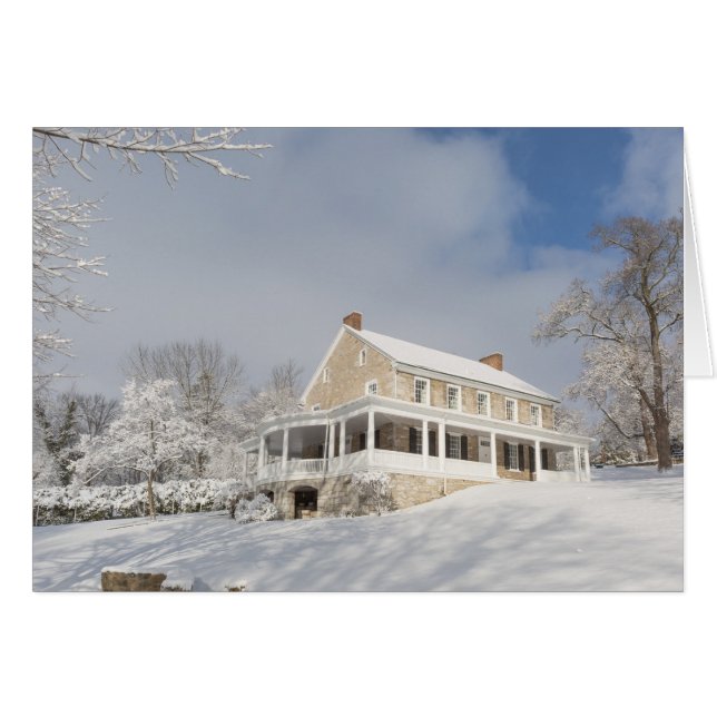 Manoir en pierre dans la neige et la lumière du (Devant horizontal)