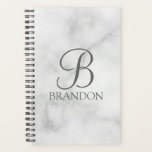 Marbre blanc de script personnalisé Monogramme et<br><div class="desc">Monogramme personnalisé et cadeau de nom caractéristiques monogramme personnalisé en style de police de script classique gris et nom en style de police de serif classique gris sur arrière - plan de marbre blanc. Parfait comme cadeau de vacances, cadeau de fête des pères pour papa et cadeau pour toutes les...</div>