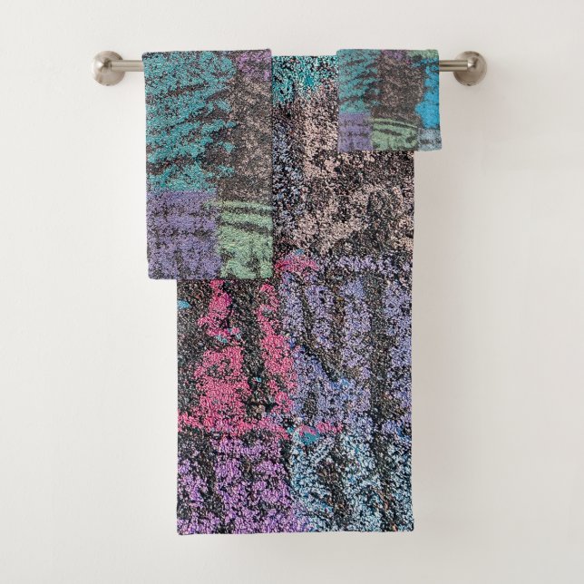 Marche sur le trottoir art en jaune blanc violet (En situation)