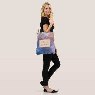 Marcher sur le Sac fourre-tout du coucher de solei