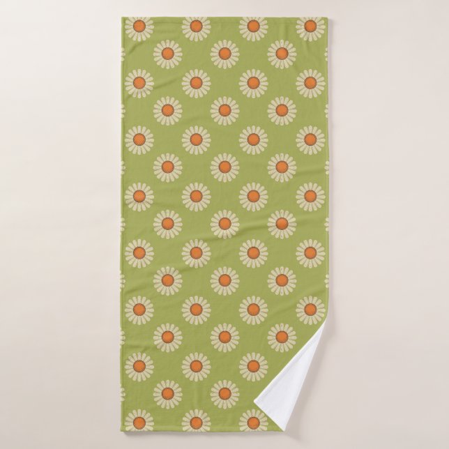 Marguerites de crème et d'orange sur Motif vert Av (Serviette de bain)
