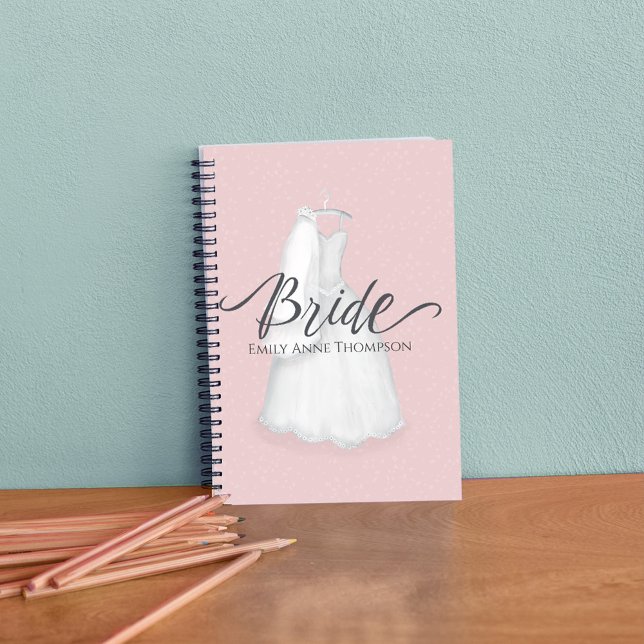 Mariage Assez Minimaliste Simple Rose Mariée (Simple Bride Journal with elegant bridal gown. )