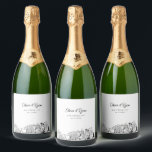 Mariage de Las Vegas Étiquette de champagne person<br><div class="desc">Étiquette de champagne personnalisé pour Las Vegas moderne. La conception présente un croquis étonnant avec la possibilité de customiser vos noms et l'emplacement exact. Entrez l'outil de conception Zazzle pour des personnalisations supplémentaires.</div>