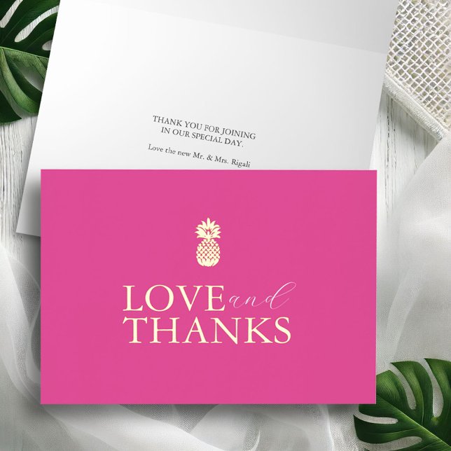 Mariage de typographie Merci Cartes Vibrant rose (Personalized folded thank you cards gold foil pineapple with vibrant pink simple design.)