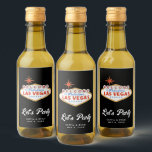 Mariage Las Vegas moderne Mini Étiquette à vin<br><div class="desc">Étiquettes de bouteille mariage Las Vegas amusant et unique. Customisez vos noms et votre date. Entrez l'outil de conception Zazzle pour des personnalisations de conception supplémentaires.</div>