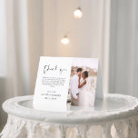 Mariage Merci photo minimaliste moderne<br><div class="desc">Cartes de Merci mariage qui ont une photo à l'avant et à l'arrière. Les cartes de remerciement contiennent une typographie de script moderne,  lettrée à la main,  qui sont élégantes,  simples et modernes à utiliser après la célébration du mariage.</div>