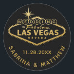 Mariage or à Vegas Signer Favoriser Étiquette<br><div class="desc">Mariage en Fabulous Las Vegas Connectez-vous un autocollant de faux or et de faveurs noires étiquettes ou enveloppes scellés pour votre mariage de destination Vegas ou le mariage à thème Vegas, douche nuptiale, fête de bachelorette ou fête de célibataire. Idéal pour Vegas Douches à thème et annonces ou ajoutez à...</div>