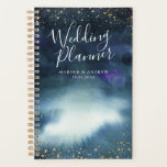 Mariage personnalisé en or bleu marine<br><div class="desc">Elégant planificateur pour votre mariage à thème marine or! L'arrière - plan est un tableau abstrait à l'aquarelle peint à la main à l'ombre bleu marine. Il y a de la fausse parties scintillant en or sur le dessus et le bas. Le texte dit "Wedding planner" dans la police de...</div>