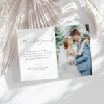 mariage photo délicat lettrage carte de remercieme<br><div class="desc">Un carte de remerciements mariage simple et moderne avec une merveilleuse lettrage noir et une photo personnalisée de la mariée et du marié. Ajoutez un message de remerciement personnel à vos invités.</div>