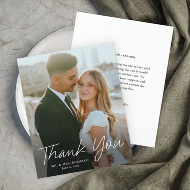 Mariage photo moderne à budget script Carte de rem (Budget Modern Script Simple Wedding Photo Thank You Cards.)