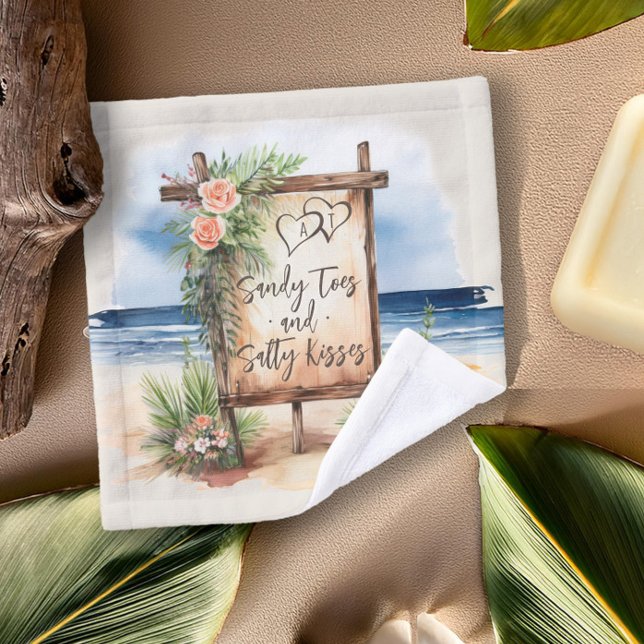 Mariage plage en bord de mer Favour (Wedding favor wash cloth for sandy toes! from the Sunset Beach Wedding Collection by Darling & May)