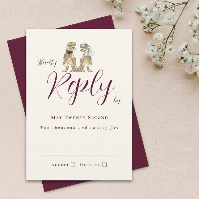 Mariage Thème Dinosaure Réponse Bordeaux Crème (Dinosaur theme wedding invitation burgundy and cream RSVP card T-Rex broide and groom elegant script)